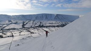 Skinning up from Edale