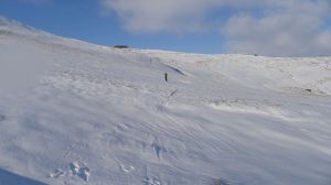 Skiing down from Edale Cross Rocks